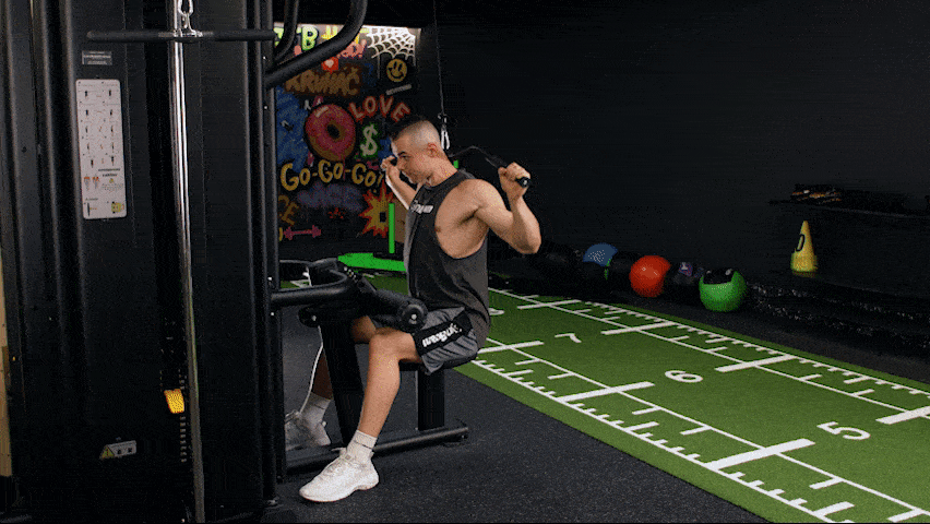 Kako pravilno izvesti povlačenje sa širokim hvatom?