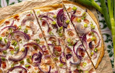 Fitness recept: Slana Flammkuchen Pita s Kiselim Vrhnjem i Lukom