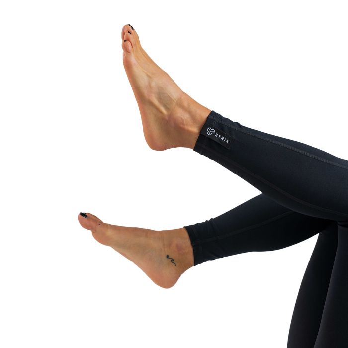 Ženske Tajice Essential Crne - STRIX S